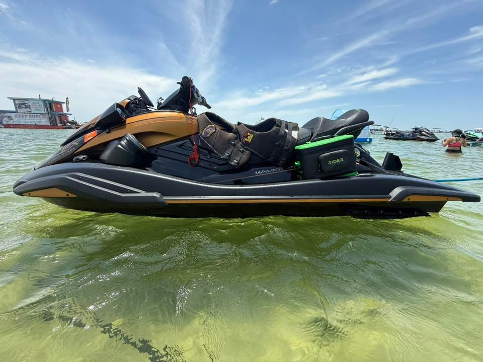 NEW RC102 10 can jet ski cooler single cooler - Black